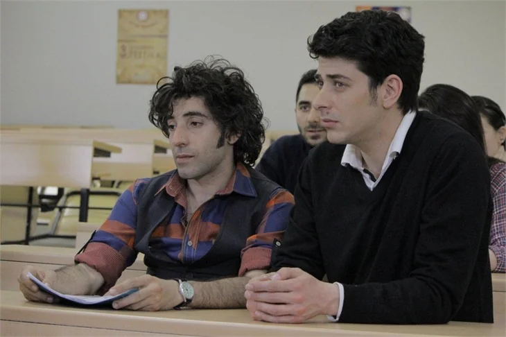 Beni Böyle Sev'de Ayşem ve Ömer zor durumda!