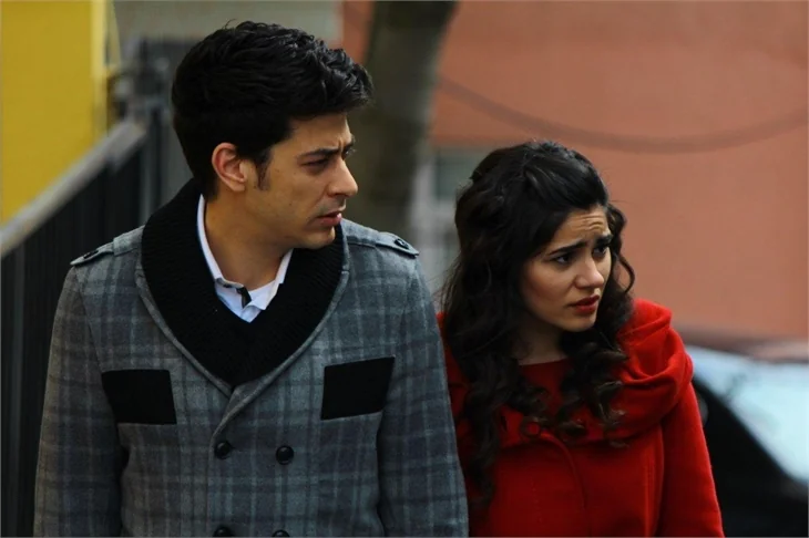 Beni Böyle Sev'de Ayşem ve Ömer zor durumda!