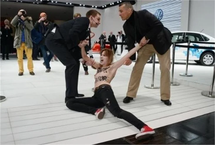 FEMEN'den Putin'e protesto