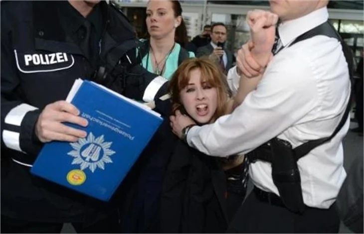 FEMEN'den Putin'e protesto