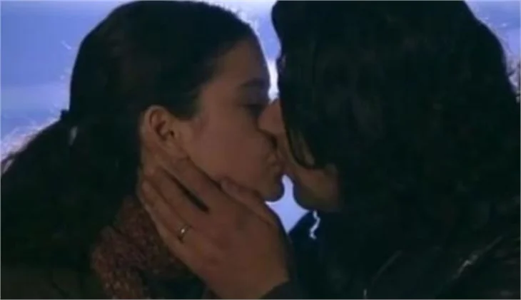 Beren Saat'in cüretkar sahneleri!