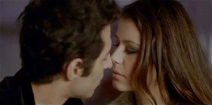 Beren Saat'in cüretkar sahneleri!