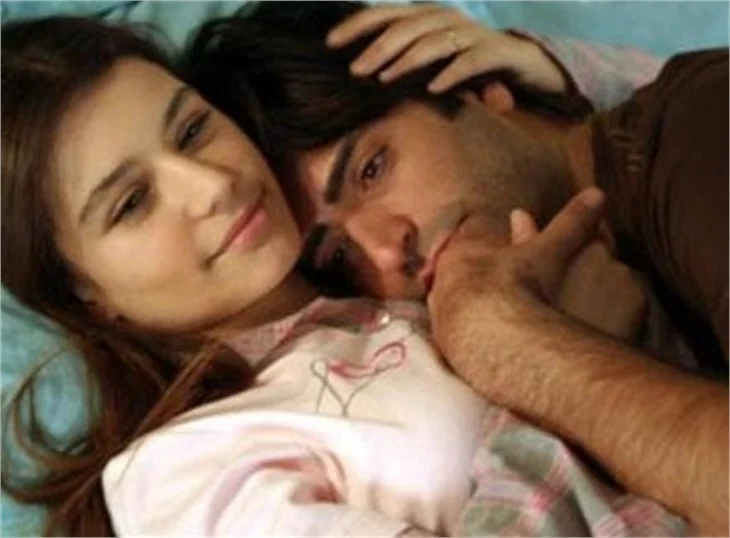 Beren Saat'in cüretkar sahneleri!