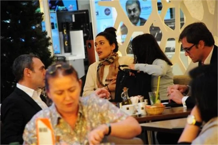 Bergüzar Korel'in kızlarla buluşması!