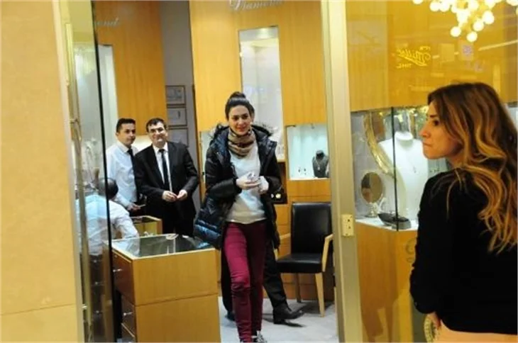 Bergüzar Korel'in kızlarla buluşması!