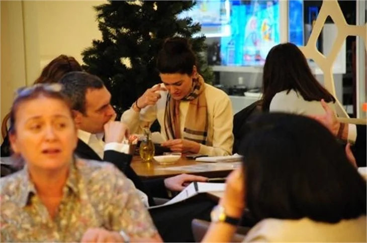 Bergüzar Korel'in kızlarla buluşması!