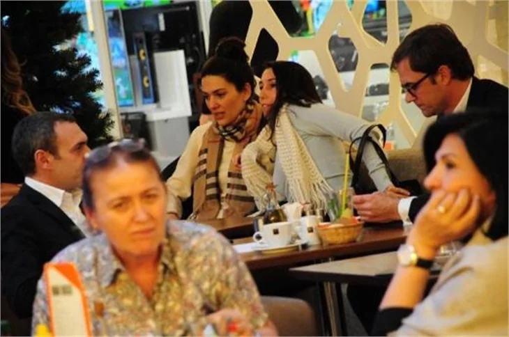 Bergüzar Korel'in kızlarla buluşması!