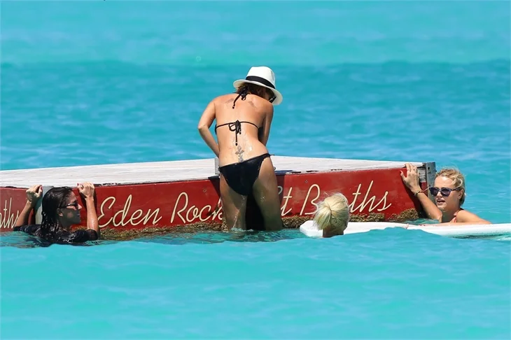 Nicole Richie eski formuna geri döndü!