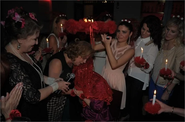 Oylum Talu'dan bekarlığa dansözlü veda!
