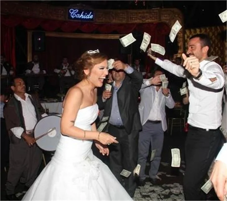 İzzet Çapa, Demet Akalın röportajı!