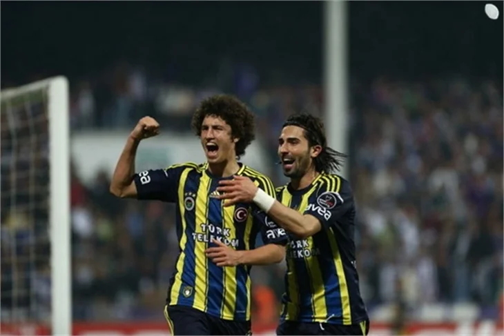 Salih uçar, kızlar kaçar!