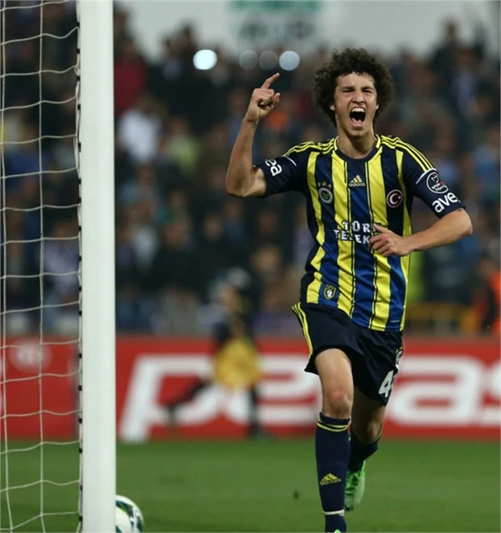 Salih uçar, kızlar kaçar!