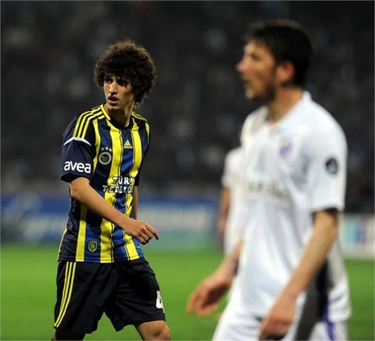 Salih uçar, kızlar kaçar!