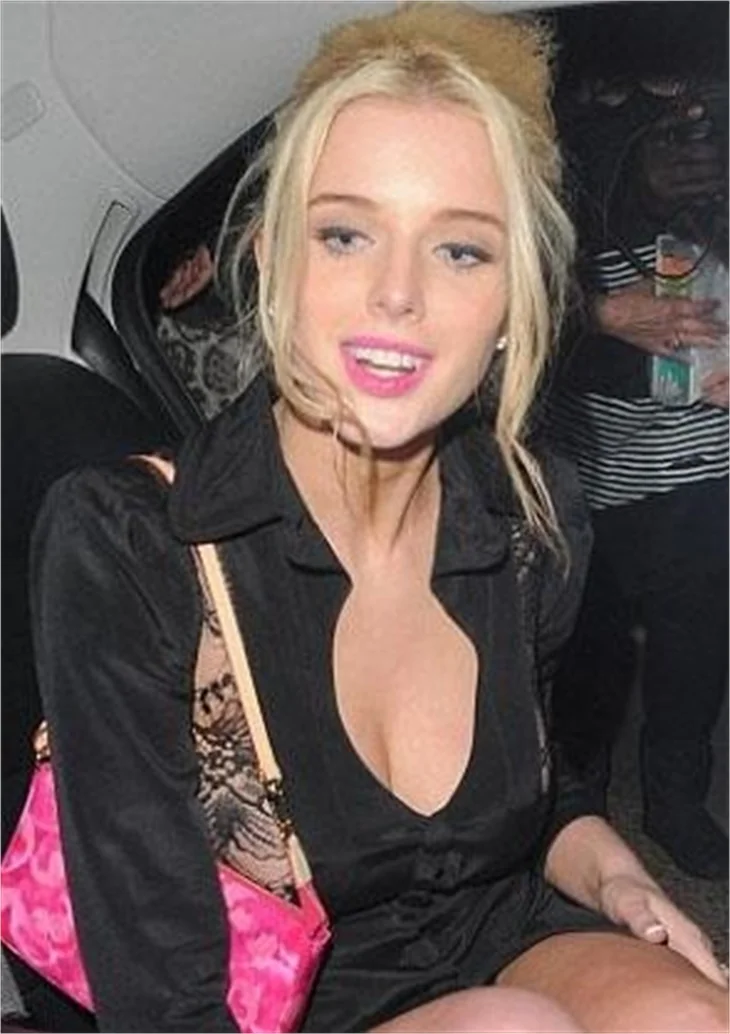 Helen Flanagan yine yaptı yapacağını
