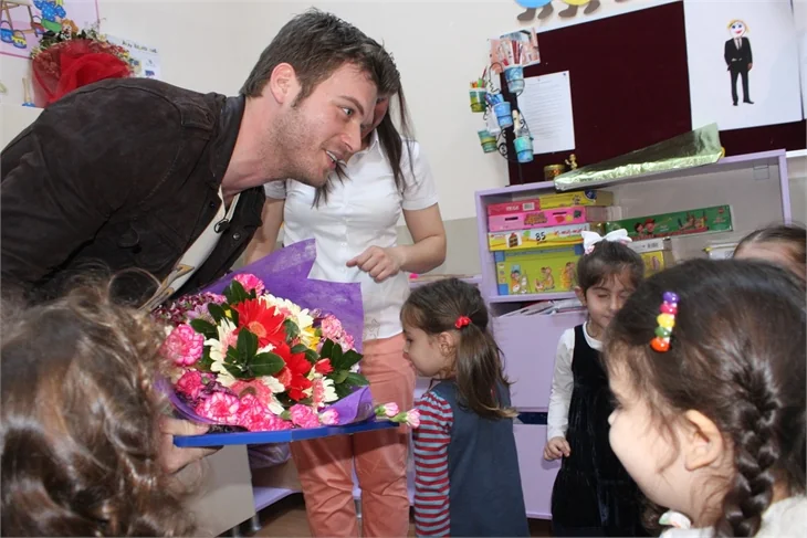 Kıvanç Tatlıtuğ'dan anlamlı ziyaret!