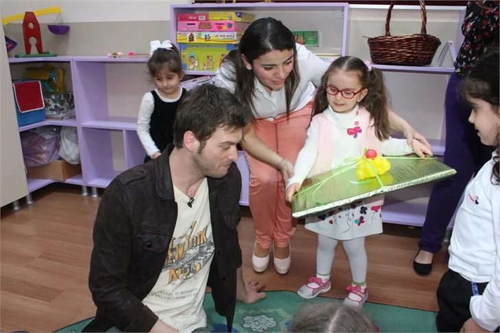 Kıvanç Tatlıtuğ'dan anlamlı ziyaret!