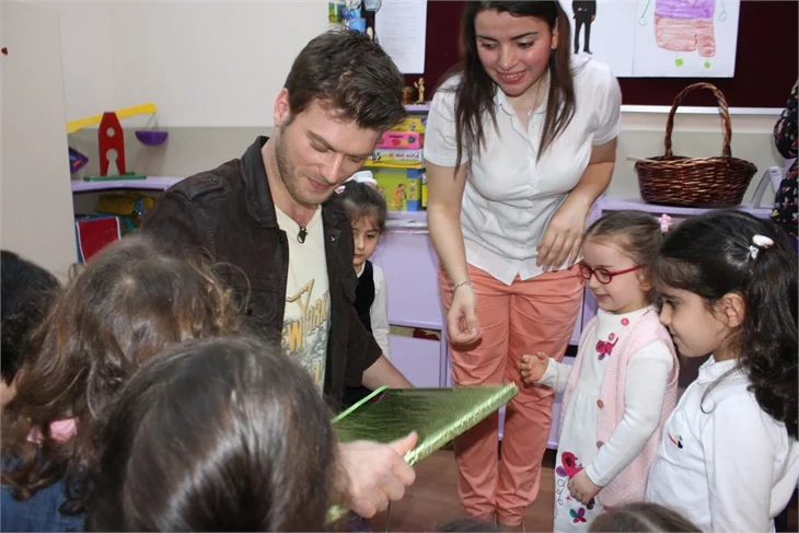 Kıvanç Tatlıtuğ'dan anlamlı ziyaret!