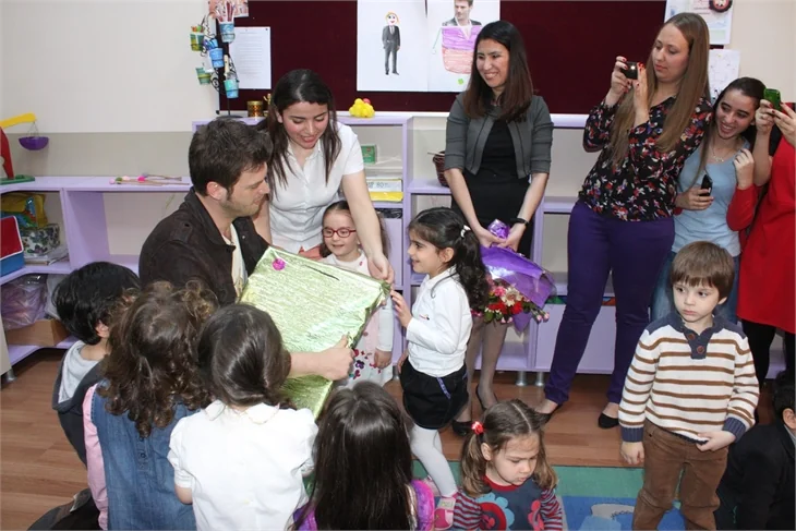 Kıvanç Tatlıtuğ'dan anlamlı ziyaret!