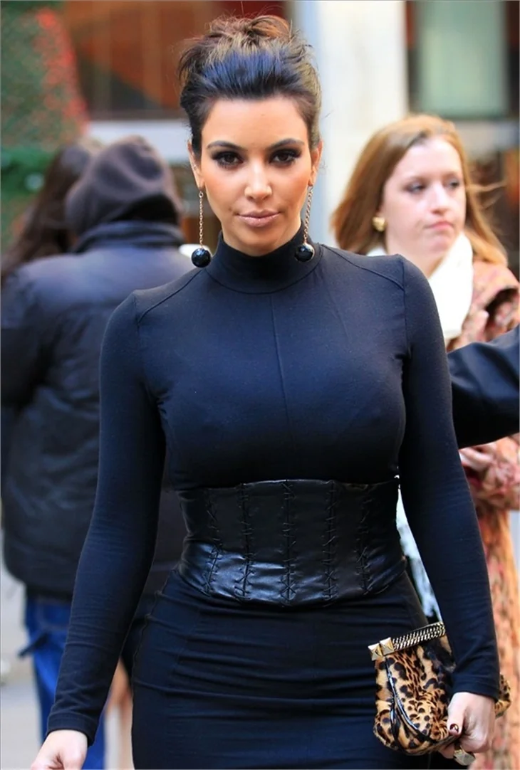 Ünlülerde yeni moda: Sütyen yok!