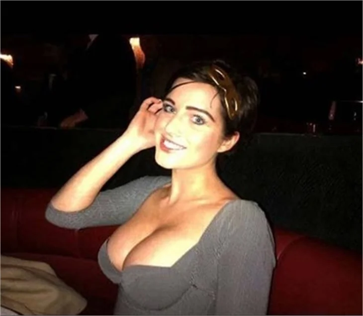 "Göğüslerim satılık değil!"