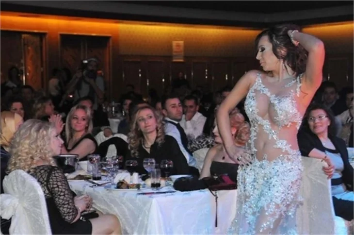 Asena ve Didem'in göğüs göğüse rekabeti!