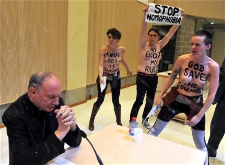 Femen Belçika Başpiskopos'una saldırdı