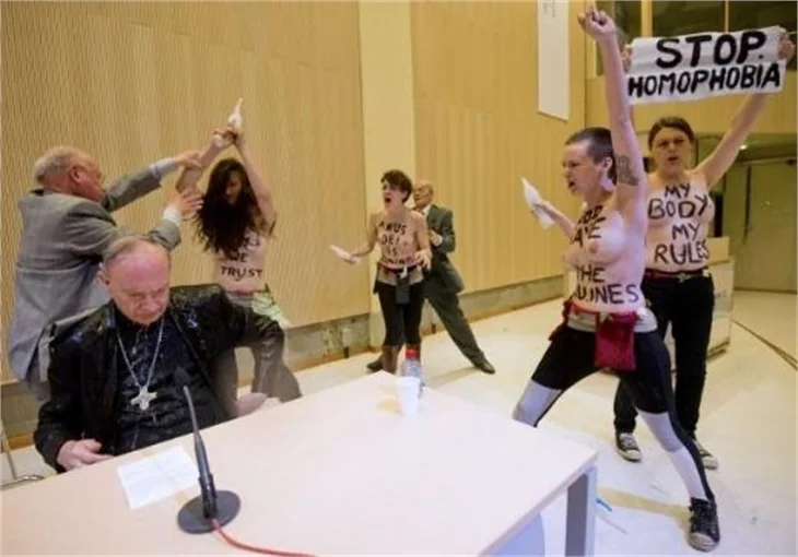 Femen Belçika Başpiskopos'una saldırdı