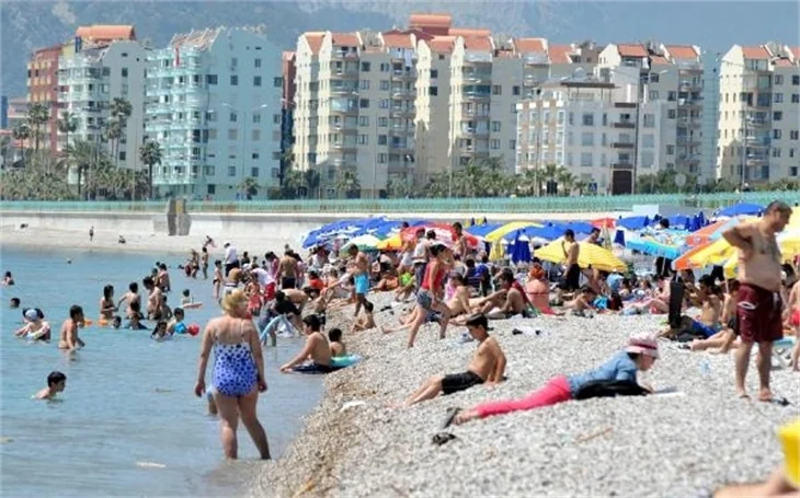 Antalya 32 dereceyi gördü