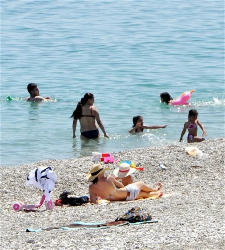 Antalya 32 dereceyi gördü