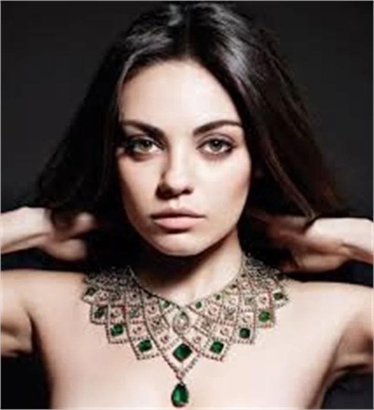 Mila Kunis yaşayan en seksi kadın seçildi!