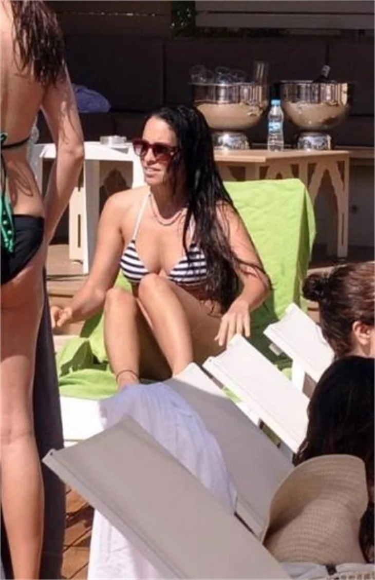 Aslı Tandoğan yeni sevgilisiyle sezonu açtı!