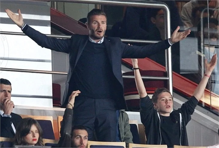 Holigan Beckham'lar tribünde!