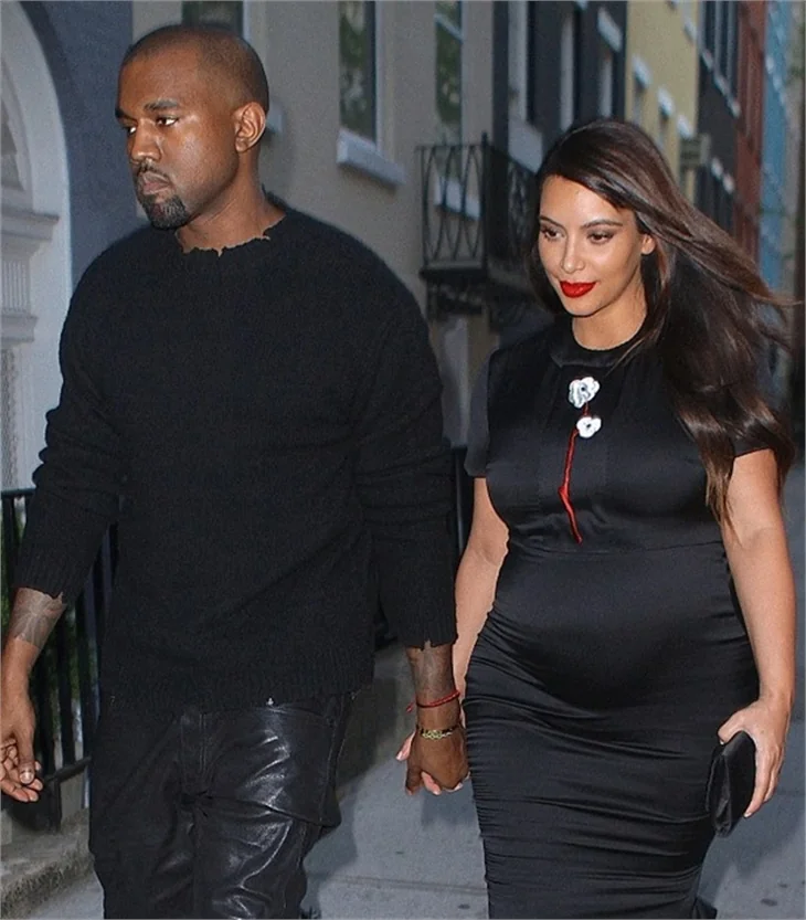 Kim Kardashian gülümsemeye çalıştı ama...