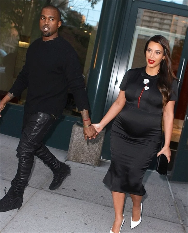 Kim Kardashian gülümsemeye çalıştı ama...