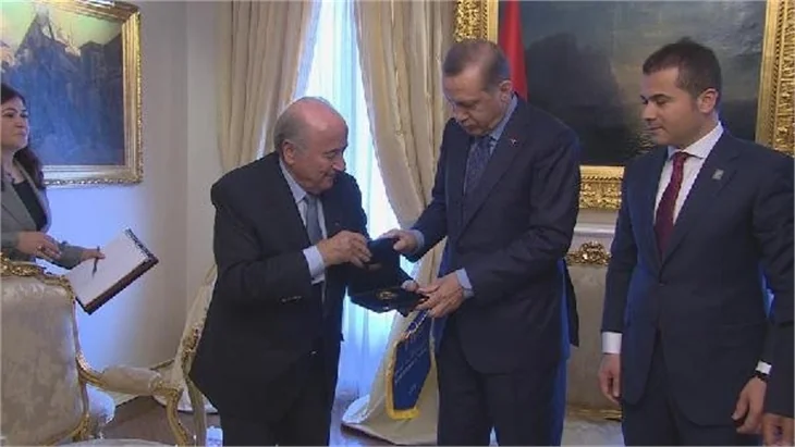 Erdoğan, FIFA Başkanı Sepp Blatter'i kabul etti.