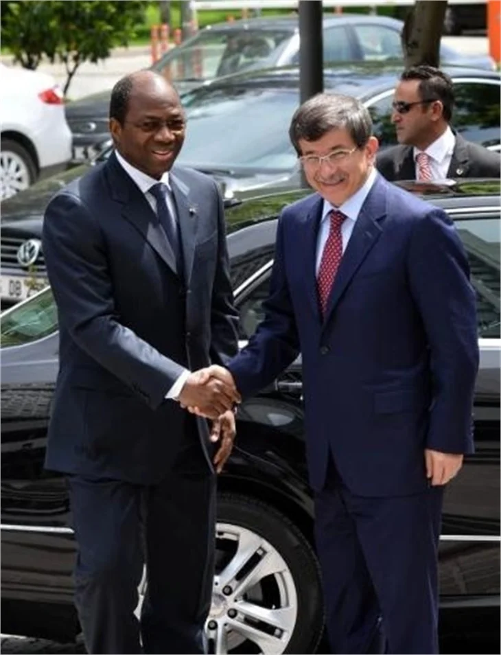 Burkina Faso Dışişleri Bakanı bayıldı