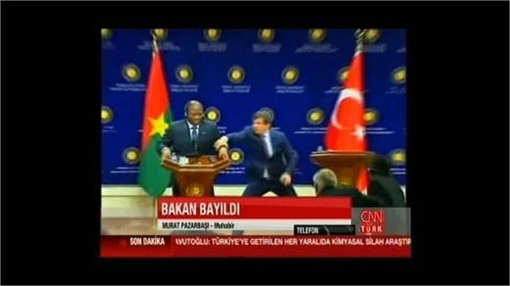 Burkina Faso Dışişleri Bakanı bayıldı