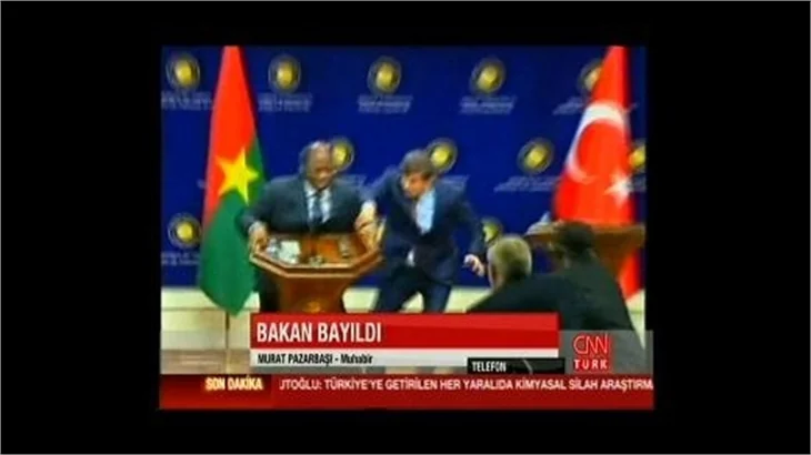 Burkina Faso Dışişleri Bakanı bayıldı