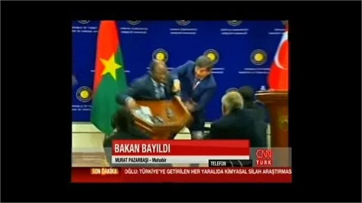 Burkina Faso Dışişleri Bakanı bayıldı