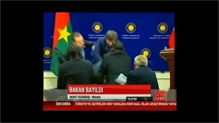Burkina Faso Dışişleri Bakanı bayıldı