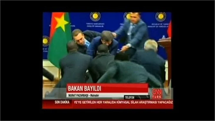 Burkina Faso Dışişleri Bakanı bayıldı