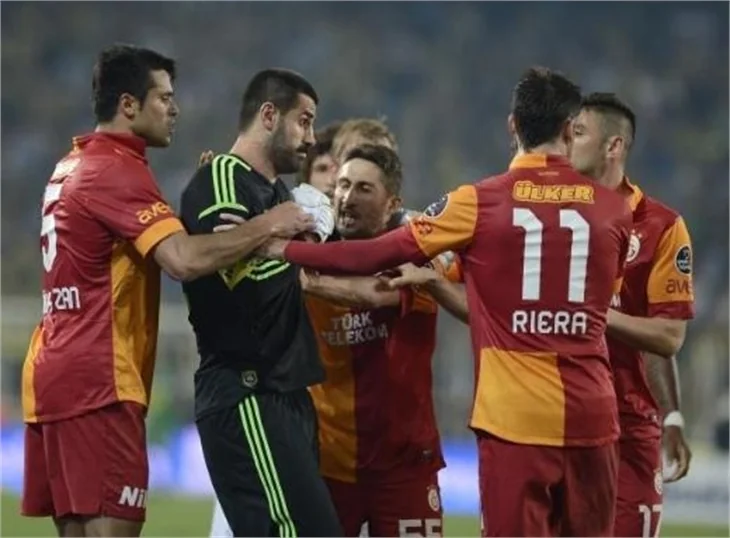 Kadıköy'de Volkan'la Sabri birbirine girdi!