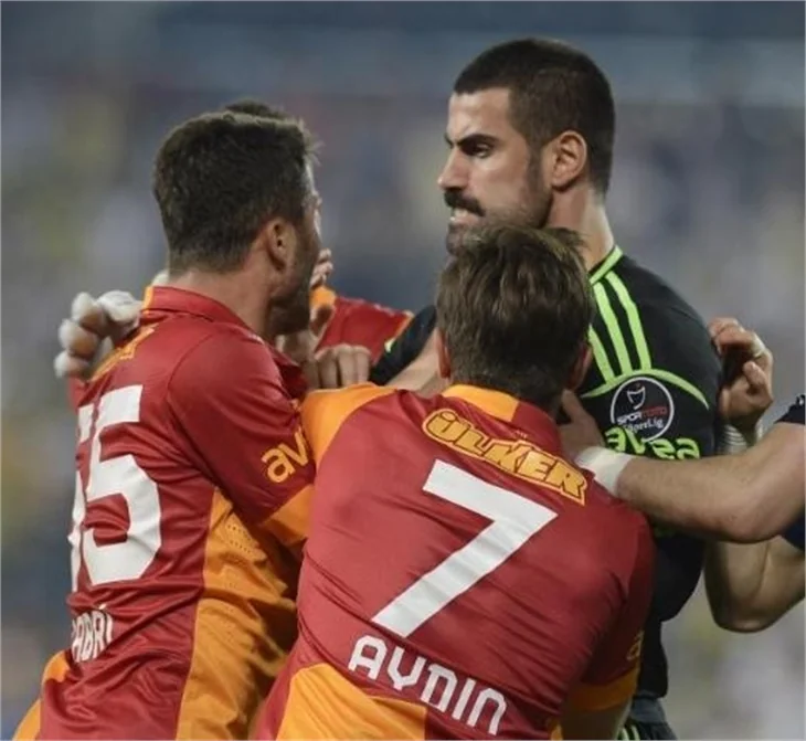 Kadıköy'de Volkan'la Sabri birbirine girdi!