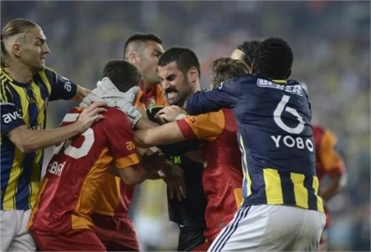 Kadıköy'de Volkan'la Sabri birbirine girdi!
