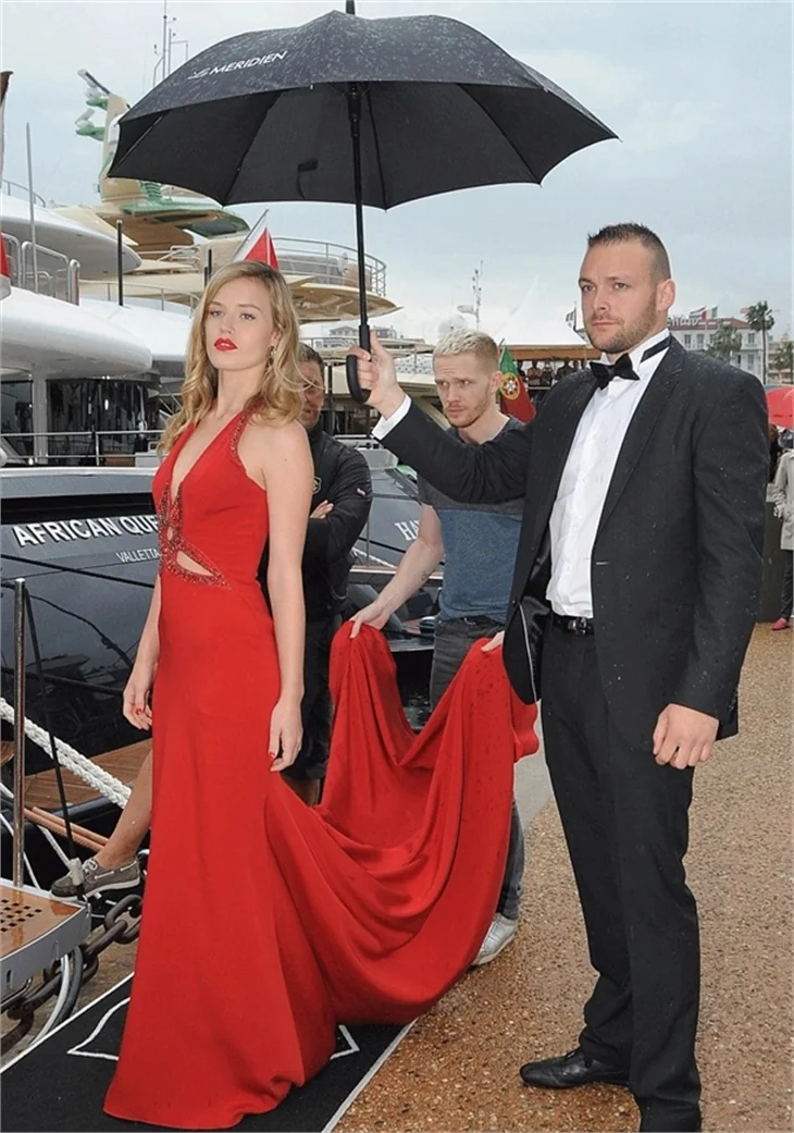Cannes'e yağmur damgasını vurdu!