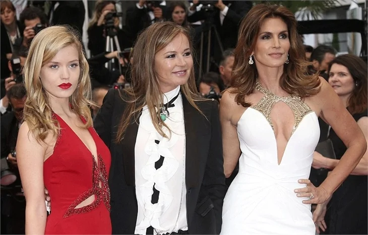 Cannes'e yağmur damgasını vurdu!