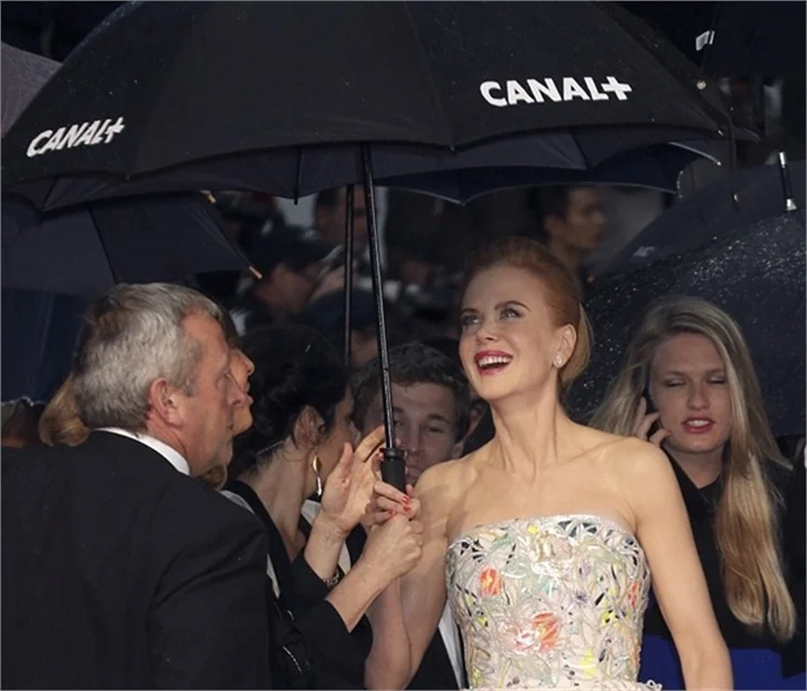 Cannes'e yağmur damgasını vurdu!