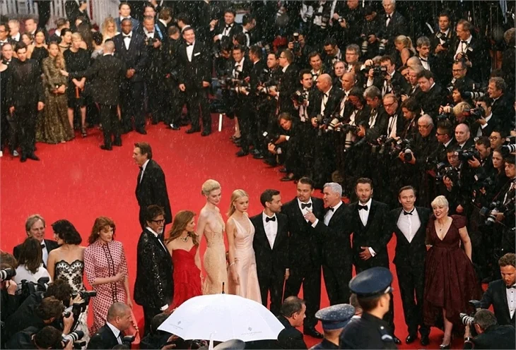 Cannes'e yağmur damgasını vurdu!