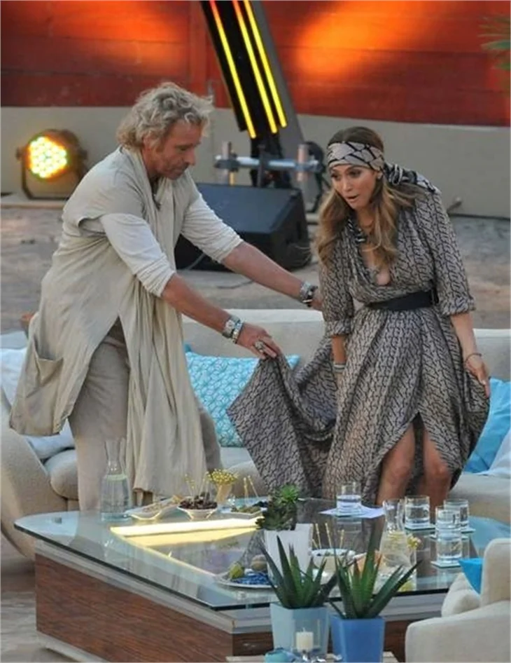 Jennifer Lopez yine çıplak gibi