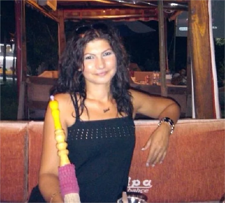 Boğazını kesip otoyola attılar